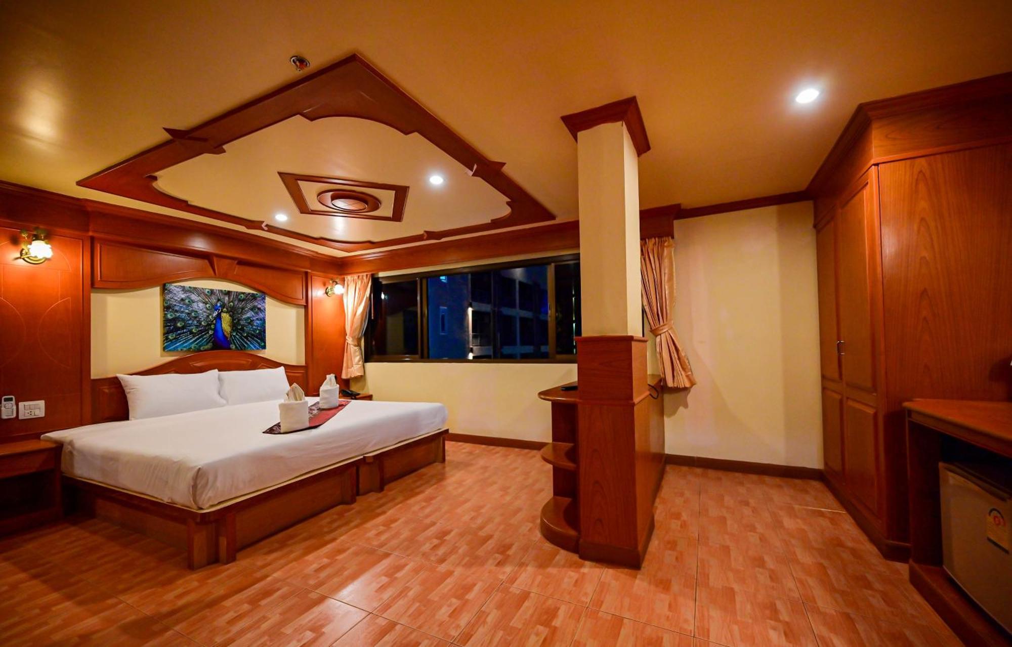 Tiger Complex Hotel Patong Exterior foto